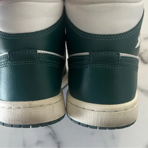 AJ1 ✨ - Picture 5 of 9